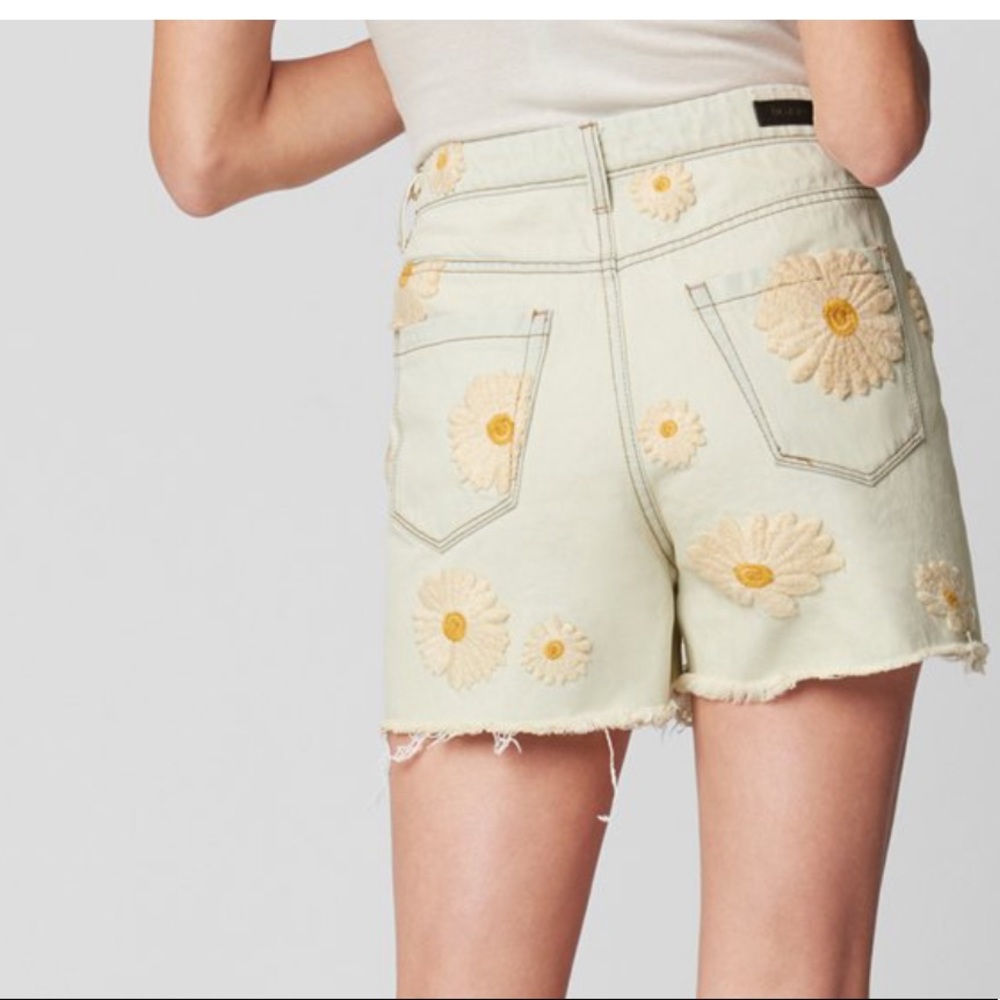 NWT Blank NYC Embroidered Daisy Shorts